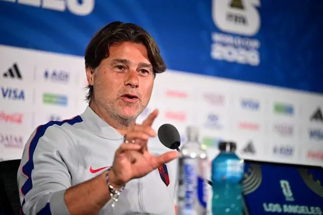 ABD Takımı Direktörü Mauricio Pochettino basın toplantısında konuşuyor