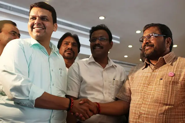 देवेंद्र फडणवीस, विनोद तावडे आणि राजू शेट्टी