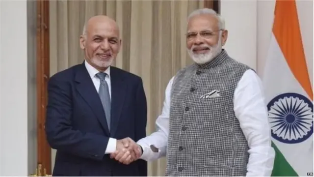 अफ़ग़ानिस्तान के राष्ट्रपति अशरफ़ ग़नी के साथ भारतीय प्रधानमंत्री नरेंद्र मोदी