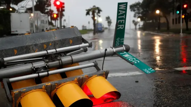 得州聖體市一枝交通燈在颶風中倒下（25/8/2017）