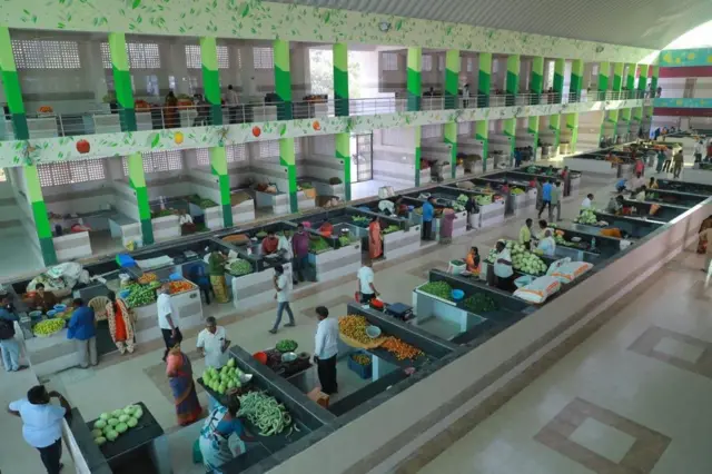 ఖమ్మంలో వెజ్, నాన్ వెజ్ మార్కెట్