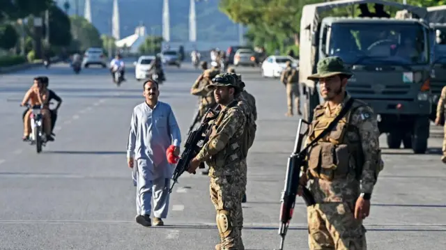 اسلام آباد کی سیکیورٹی کی زمہ دارہ سترہ اکتوبر تک پاکستانی فوج کو دے دی گئی ہے 