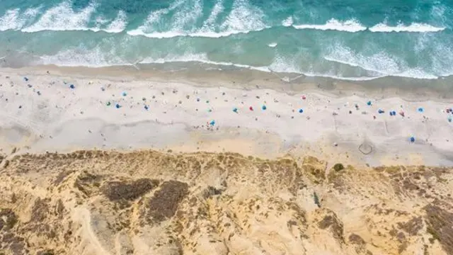 Black's Beach ni eneo maarufu kwa jumuiya ya wapenzi wa jinsia San Diego
