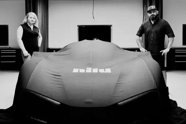 ساشا سلیپانوف شرکت نیلو را با همکاری همسرش اینا سلیپانوف تاسیس کرده است