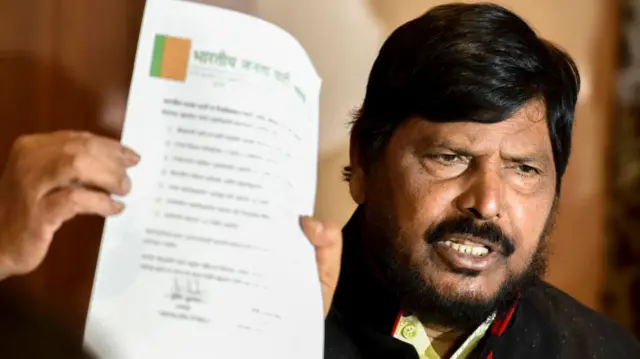 रामदास आठवले भाजपाप्रणित 'एनडीए'मध्ये मिसळून गेले आहेत.