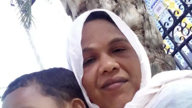 සිත්ති සෆිකාන් නොවැම්බර් 7 වැනිදා විදුලිය සැර වැදීම හේතුවෙන් ජීවිතක්ෂයට පත්ව ඇත.