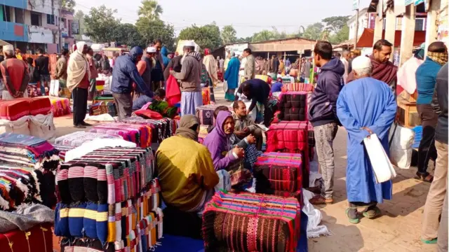 শাওল বাজারে শুধু এসব পরিত্যক্ত সুতার বিশাল একটি বাজার তৈরি হয়েছে।