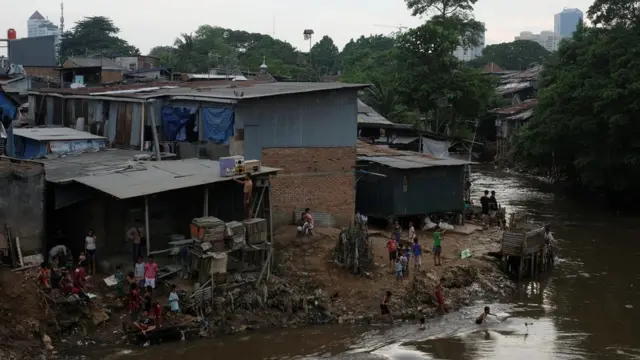 Bantaran sungai di Jatinegara