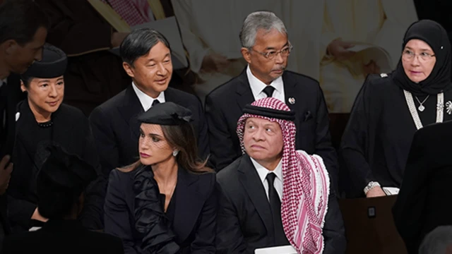 Empress Masako and Emperor Naruhito of Japan, Malaysia's King Sultan Abdullah Sultan Ahmad Shah (and Queen Tunku Azizah Aminah Maimunah Iskandariah, and in front of them King Abdullah II and Queen Rania Al-Abdullah of Jordan