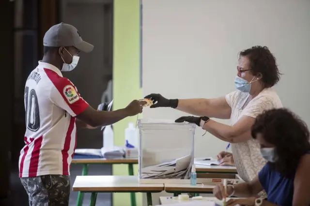 선거인단 제도의 승자독식 방식 때문에 매번 사장되는 표가 많다는 비판이 있다