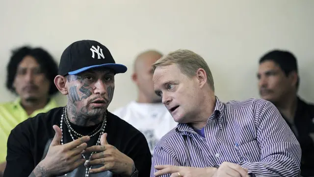 Carlos Valladares, "El diabólico", líder de la mara salvatrucha con el funcionario de la OEA Adam Blackwell