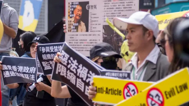 今年3月23日港府通过"23条"，图为在台港人于台北集会抗议。