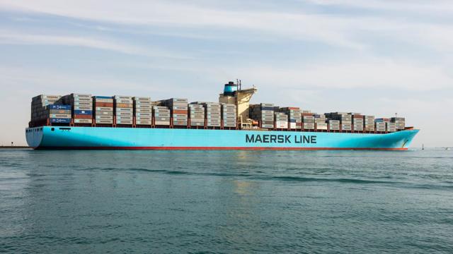 Maersk waxay joojisay in maraakiibteedu maraan badda cas