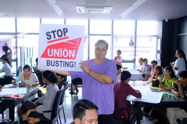 ရွှေပြည်သာမြို့နယ်အခြေစိုက်အလုပ်သမားသမဂ္ဂအဖွဲ့ဖြစ်တဲ့ STUM ဦးဆောင်သူ ဒေါ်မျိုးမျိုးအေးကိုလည်း စစ်တပ်ကနောက်တကြိမ်ပြန်ဖမ်းဆီးခဲ့ရာကနေ ကိုသက်နှင်းအောင်တို့နဲ့အတူ အောက်တိုဘာ ၂၀ ရက်မှာပဲပြန်လွှတ်ပေးခဲ့ပါတယ်