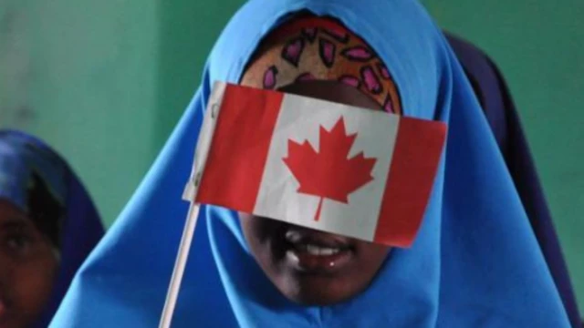 Dubartii alaabaa Kaanaadaa fuula irratti qabattee jirtu