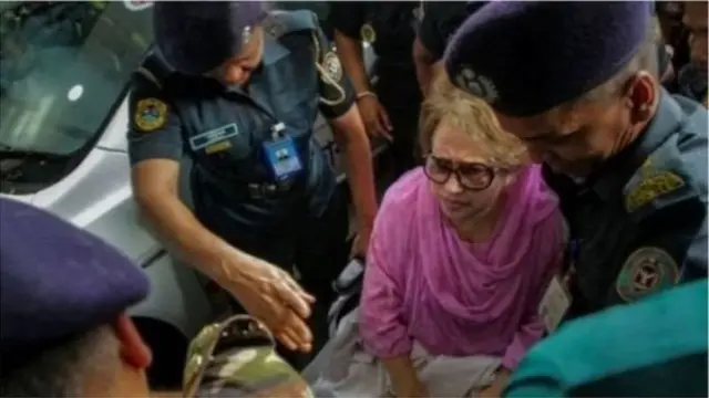 ২০১৮ সালে যখন খালেদা জিয়াকে হাসপাতালে নেয়া হয়েছিল তখনকার ছবি