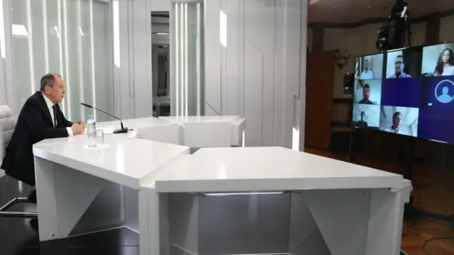 Lavrov basın toplantısını koronavirüs salgını sebebiyle videokonferans yöntemiyle yaptı