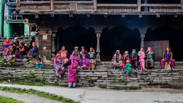 'நாங்கள் அலெக்ஸாண்டர் படை வீரர்களின் வம்சாவளியினர்'