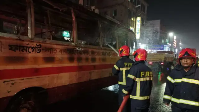 ঢাকা ও এর আশেপাশেসহ নয়টি স্থানে যানবাহনে আগুন দেয়ার ঘটনা ঘটেছে। 