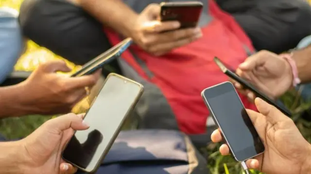 जुने मोबाईल