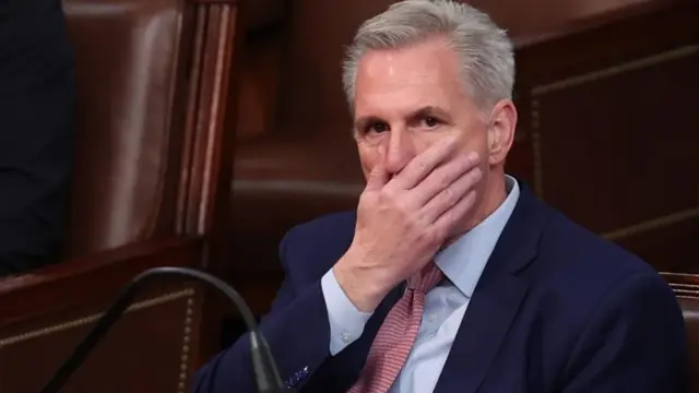 Mu matora atatu yose, Kevin McCarthy  vyaranse ko akwiza amajwi akenewe kugira arongore inama nshingamateka