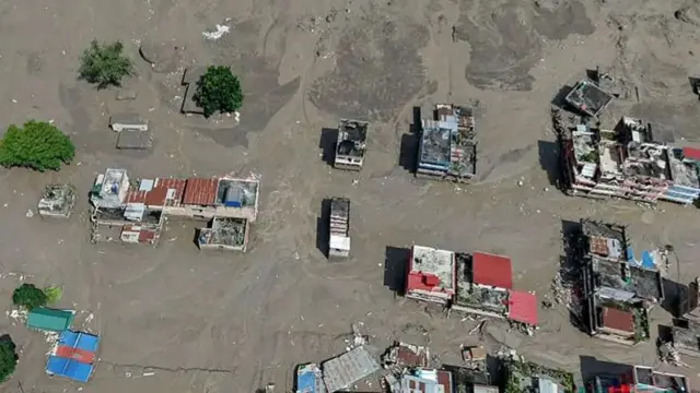 smimak iz vazduha poplavljenih kuća