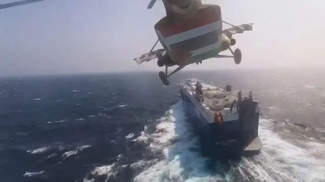 Husi helikopteri Kızıldeniz'den geçen bir gemiye saldırdı