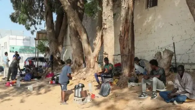 संयुक्त राष्ट्रसंघाच्या निर्वासितांच्या एजन्सीचं म्हणणं आहे की आता लिबियामध्ये 2,10,000 हून अधिक सुदानी निर्वासित आहेत