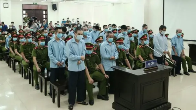 Ngày 14/09/2020, Tòa án Nhân dân Hà Nội chính thức ra phán quyết với 29 bị cáo liên quan đến vụ đụng độ giữa công an và dân làng rạng sáng ngày 09/01/2020 ở thôn Hoành, xã Đồng Tâm, huyện Mỹ Đức. Ông Lê Đình Công và ông Lê Đình Chức (hai con trai cụ Lê Đình Kình) bị tuyên án tử hình