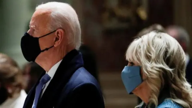 जो बायडन यांनी पत्नी डॉ. जिल बायडन यांच्यासोबत वॉशिंग्टन डीसीमधल्या कॅथेड्रल ऑफ सेंट मॅथ्यू चर्चमध्ये प्रार्थना केली.