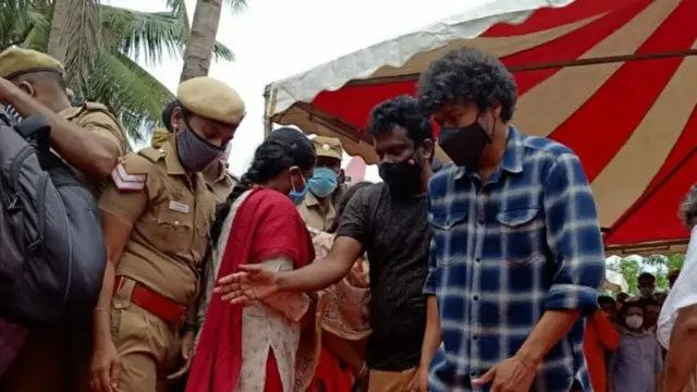 அஞ்சலி செலுத்திய விஜய்