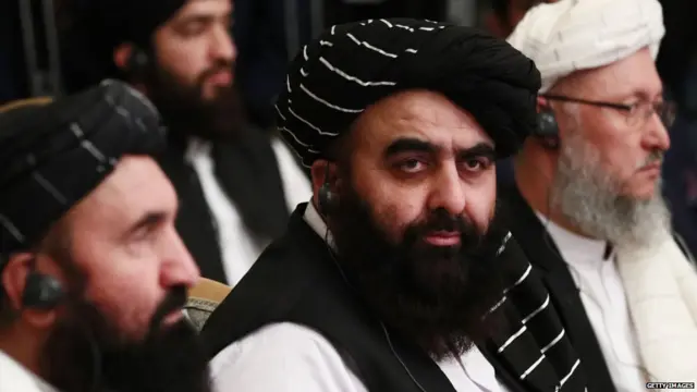 तालिबान का एक समूह उदारवादी है जो दोहा में राजनीतिक परामर्श और कूटनीति में लगा हुआ है.