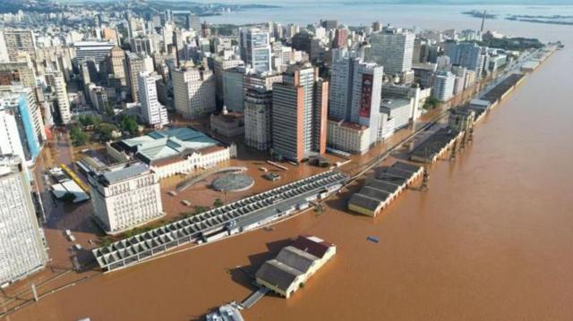 Diversos bairros de Portos Alegre ficaram alagados