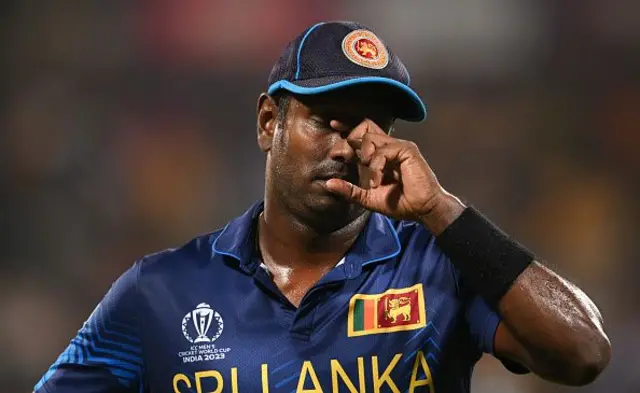 නමුත් ඇන්ජලෝ මැතිව්ස් විසින් ලකුණු 14ක් රැස් කරගෙන සිටි කේන් විලියම්සන් ගේ කඩුල්ල දවා ගන්නා ලදී.