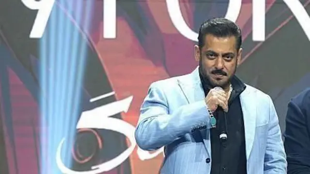 ஆட்சேபனைக்குரிய கருத்துகளுக்காக பிரனித் மோரை சல்மான் எச்சரித்தார்.