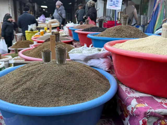 Ziravorlar bozoridan - plastik to'g'oralarda ziravorlar