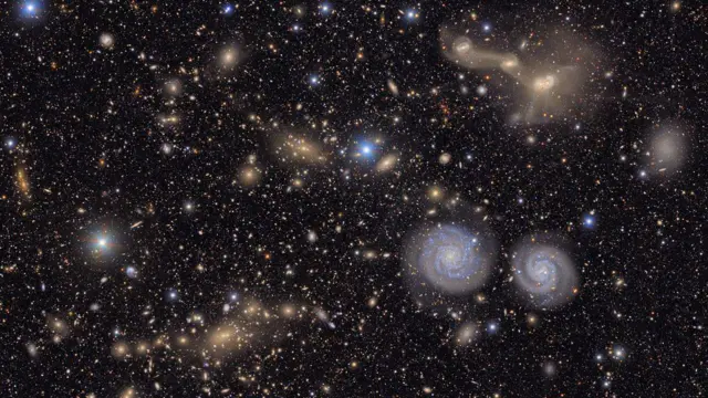 वेरा रुबिन वेधशाळेच्या कॅमेऱ्यानं टिपलेलं दूरच्या विश्वाचं दृश्य.