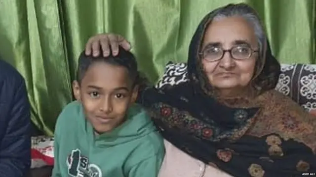 દાદી શહનાઝ બેગમ સાથે શાહઝેબ