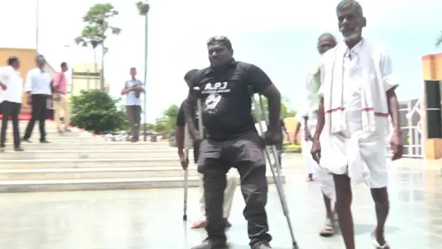 அஞ்சலி செலுத்த சென்ற மாற்றுத்திறனாளி