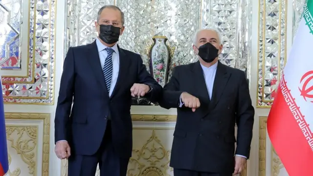 রুশ পররাষ্ট্রমন্ত্রী সের্গেই লাভরফ ও ইরানী পররাষ্ট্র মন্ত্রী জাভাদ জারিফ তেহরানের এক বৈঠকে ১৩ই এপ্রিল ২০২১