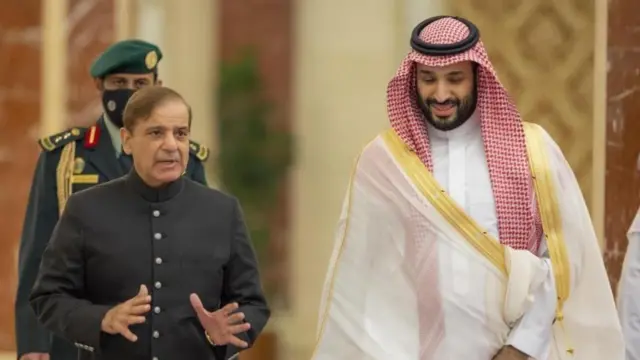 పాకిస్తాన్, సౌదీ అరేబియా, రాజకీయాలు, అమెరికా, సైనికులు