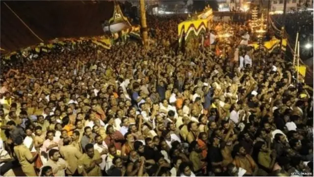 మసీదుకు అయ్యప్ప భక్తులు