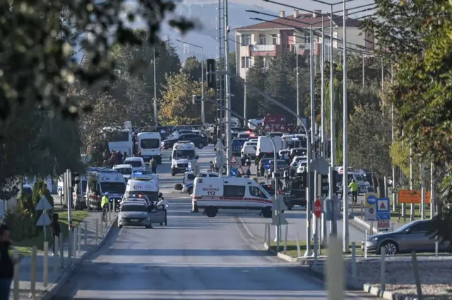 TUSAŞ önünde ambulans ve polisler
