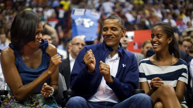 Obama com Michelle e umazebet code promosuas filhas