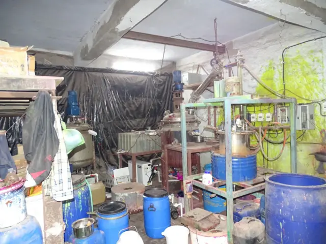 વાપીમાં એનસીબીએ મેફેડ્રોન બનાવતી ફેક્ટરી ઝડપી પાડી હતી