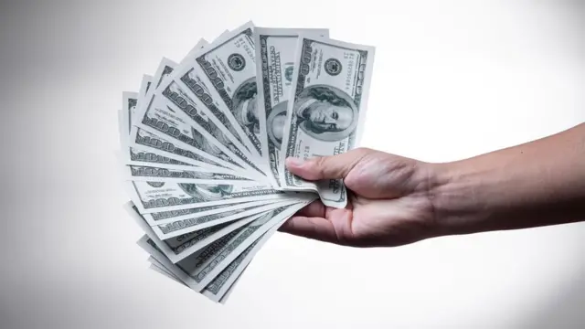 За рік пандемії мільйони людей вперше стали доларовими мільйонерами