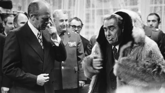 冷战中苏联同西欧的天然气供应合作具有战略意义，勃日烈涅夫时期的苏联急需出口换取外汇，以资助对美国的军备竞赛和阿富汗战争