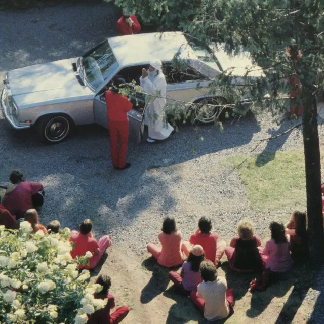 પોતાની રૉલ્સ રૉયસ કારમાં ઓશો