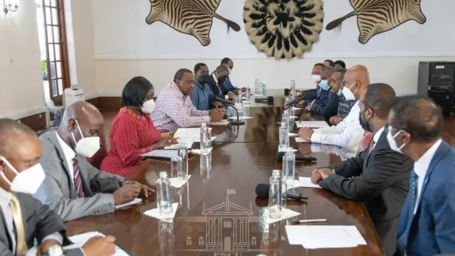 Kulanka madaxweynaha Kenya Uhuru Kenyaatta iyo Raysal wasaareRooble