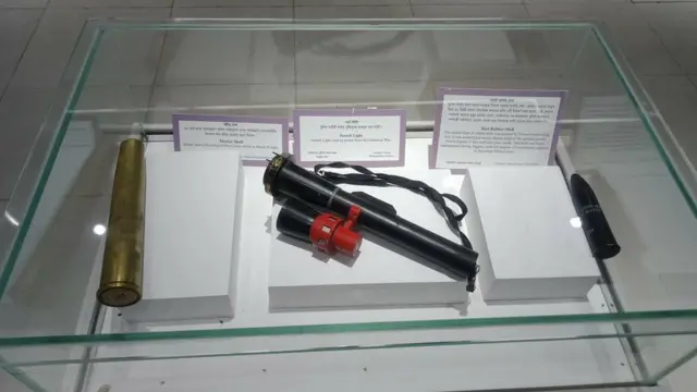 মর্টার শেলের অংশটি একজন বাসার ফুলদানী হিসেবে ব্যবহার করতেন